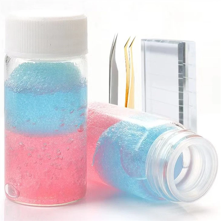 Nettoyant pour pince à cils